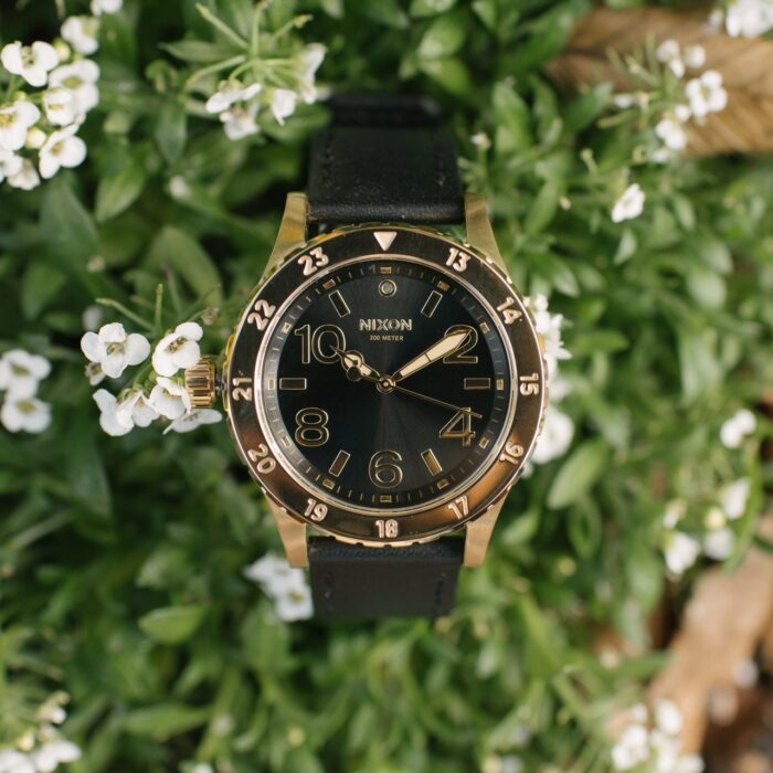 nixon-38-20-leather-gold-bl